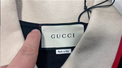 como saber si la ropa gucci es original|etiqueta de autentica Gucci.